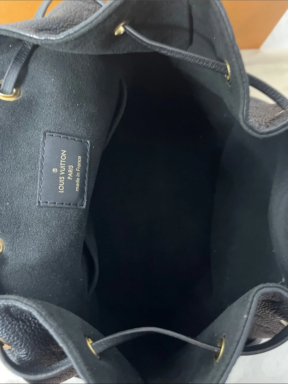 Louis Vuitton material empreinte